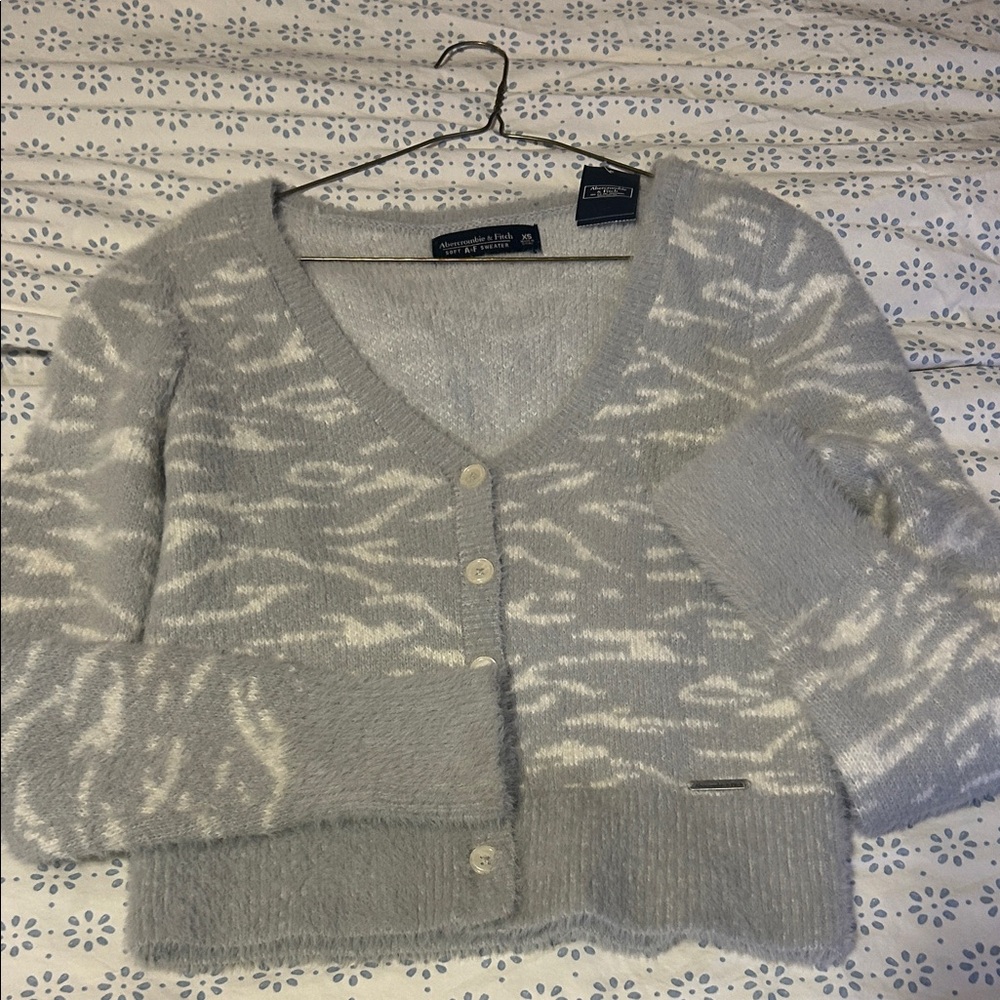 NWT Abercrombie cardigan XS